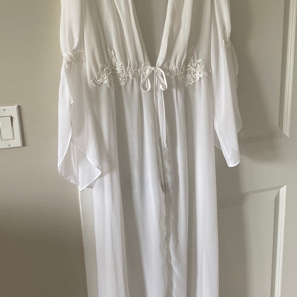 Never been worn Sheer White negligee size L - embroidery with pearl detailing